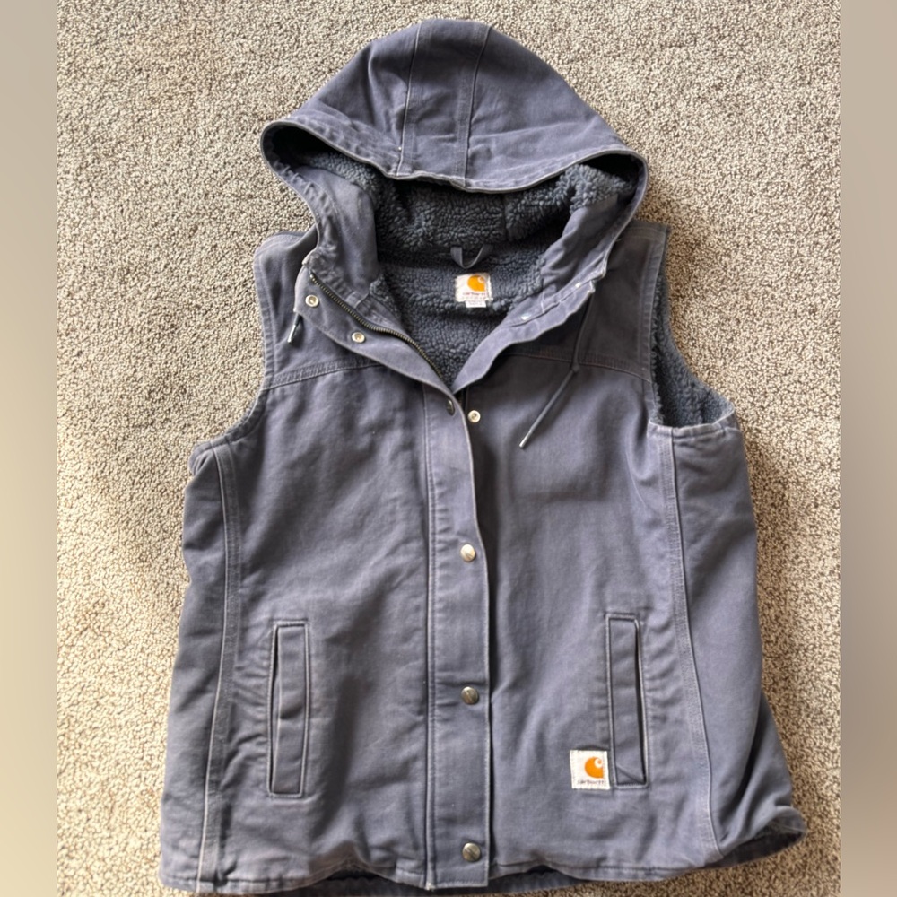 Women’s Large hooded Carhartt Sherpa-lined vest